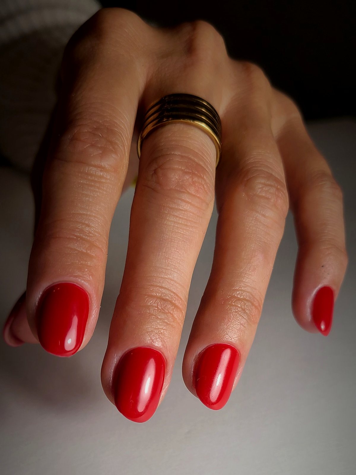Red gel manicure, Alicante